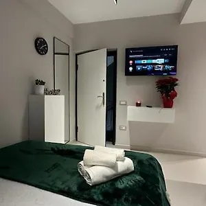 Host Elio Apartament